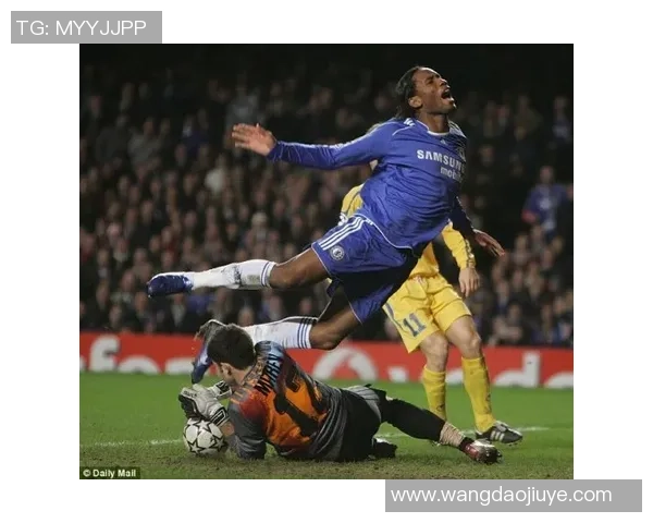 足球明星假摔行为大揭露 模仿动作背后的心理与技巧分析