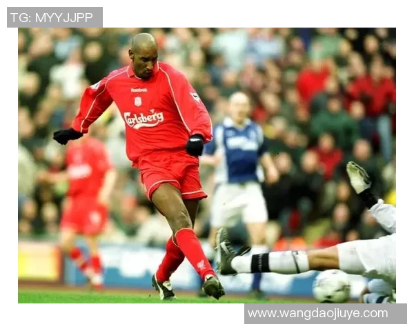 足球明星驰骋绿茵场 展现速度与技巧的极限冲刺