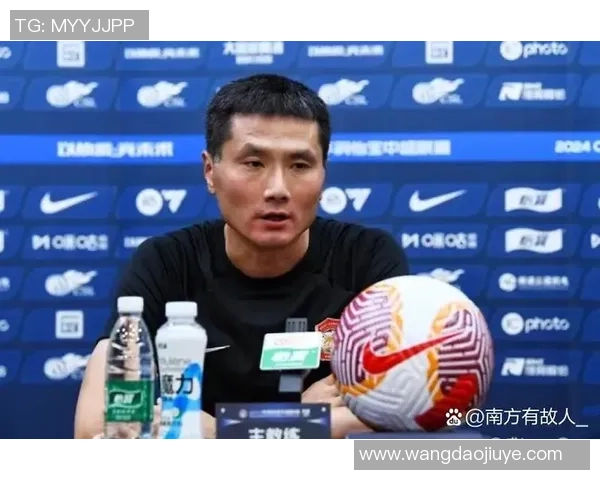 退役足球明星转型教练之路:那些成功与挑战并存的传奇人物 退役足球明星转型教练之路:那些成功与挑战并存的传奇人物